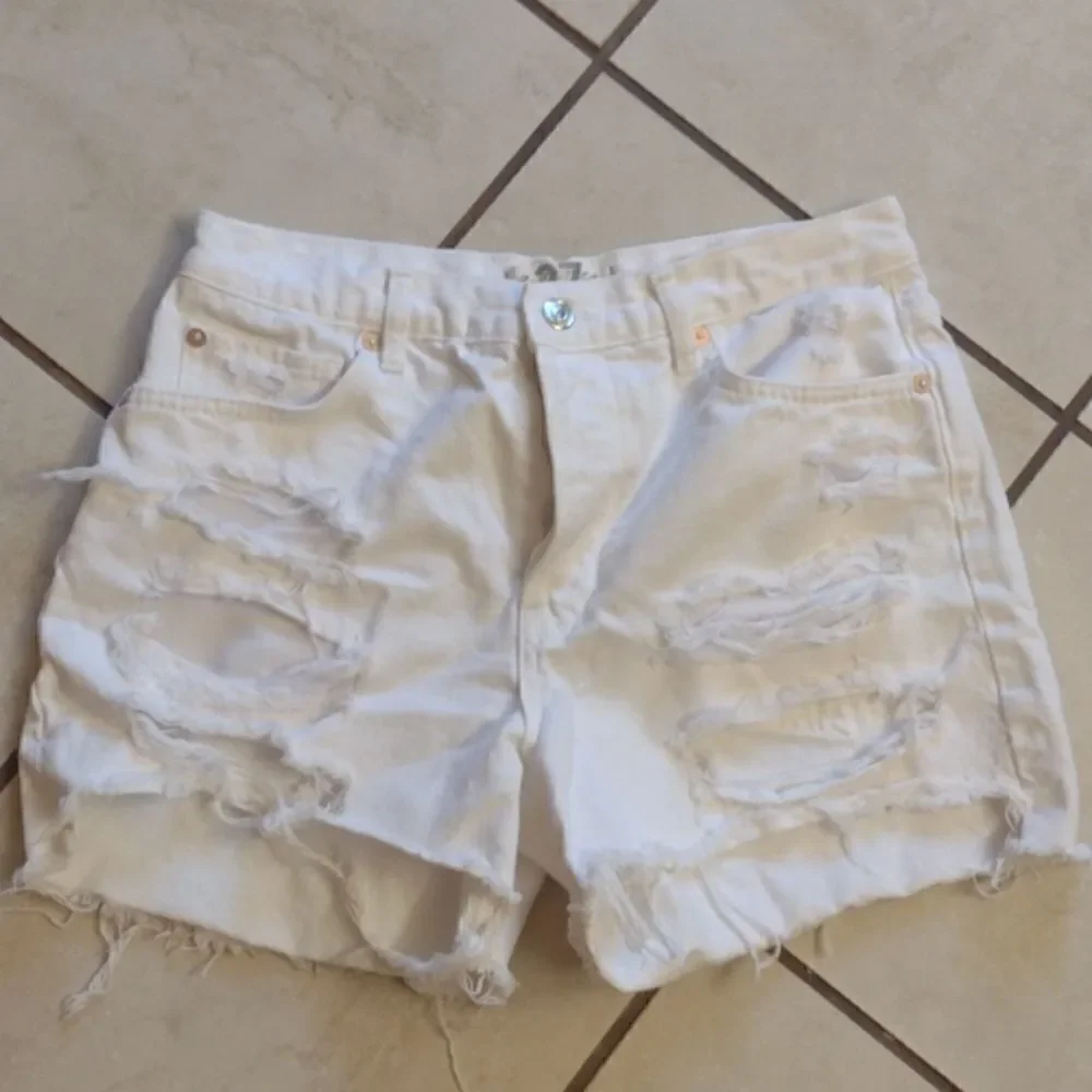 Free People We the Free Makai Denim shirt white distressed size 27